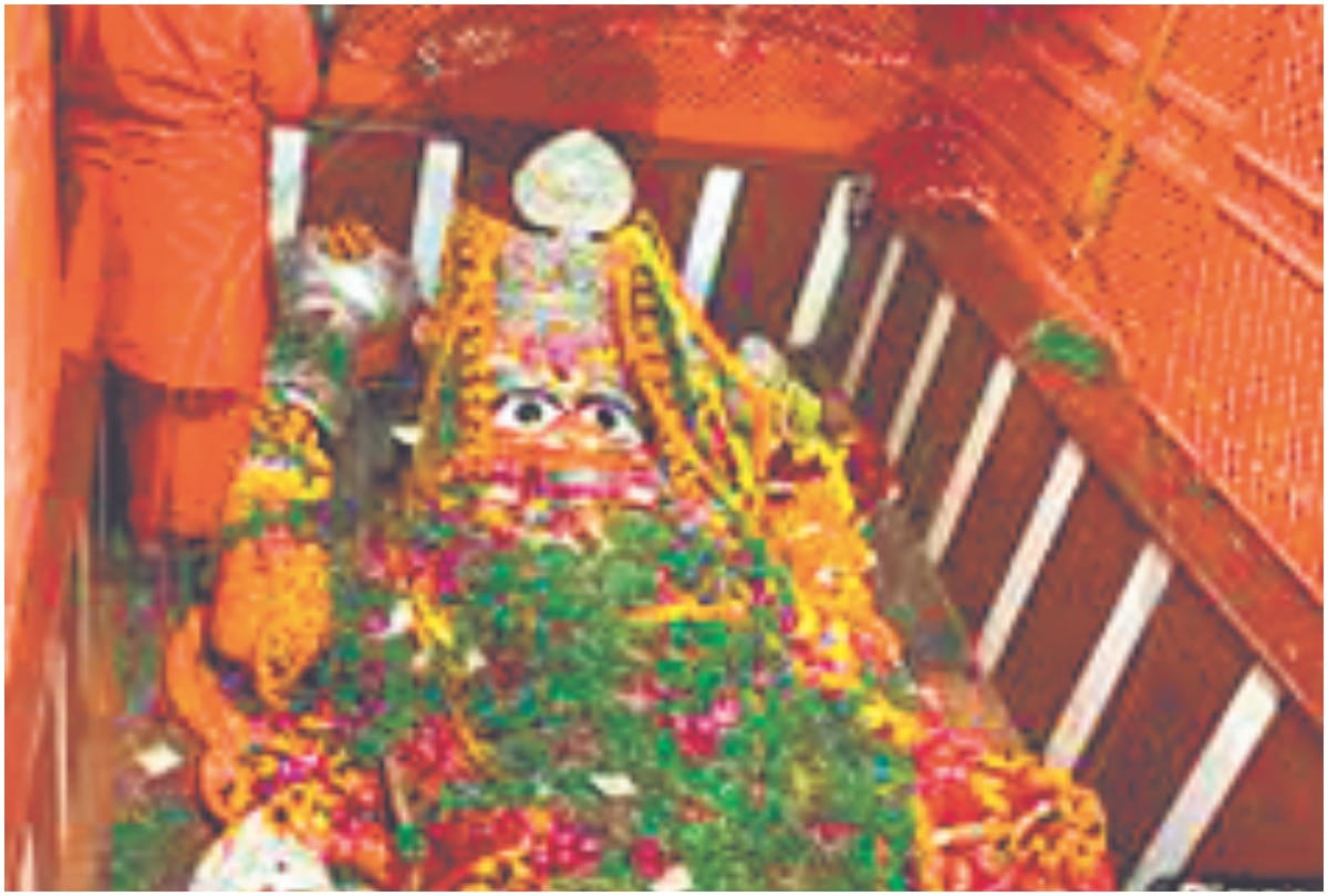 Three silver umbrellas stolen from Hanuman temple lying in Prayagraj, stirred up