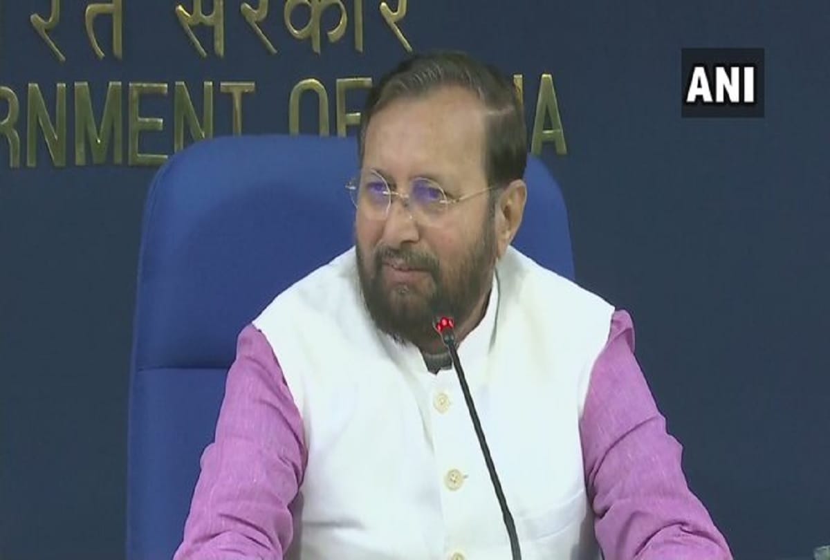 Union ministers Prakash Javadekar shared photo to  watch Ramayan Sanjay   Khan daughter Farah Khan Ali make fun of him