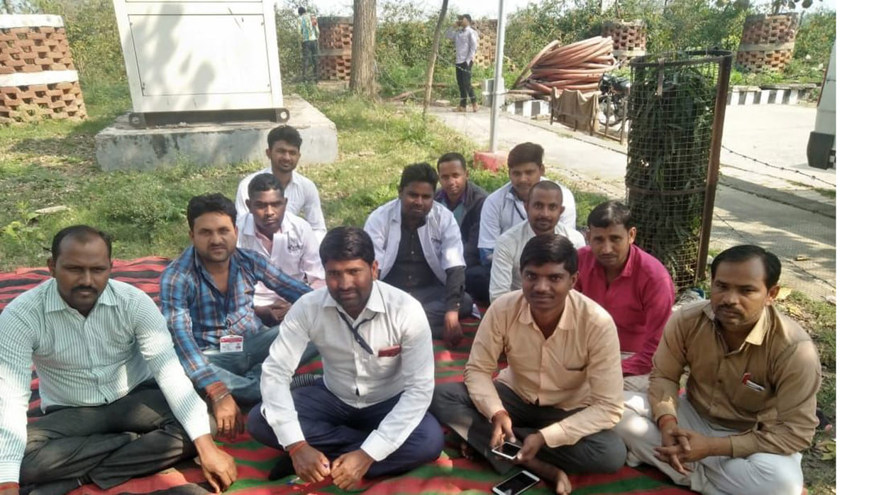 Ambulance personnel sitting on strike raising salary in Chitrakoot