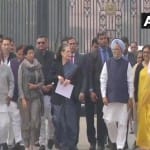 राष्ट्रपति से मिले सोनिया गांधी और मनमोहन सिंह