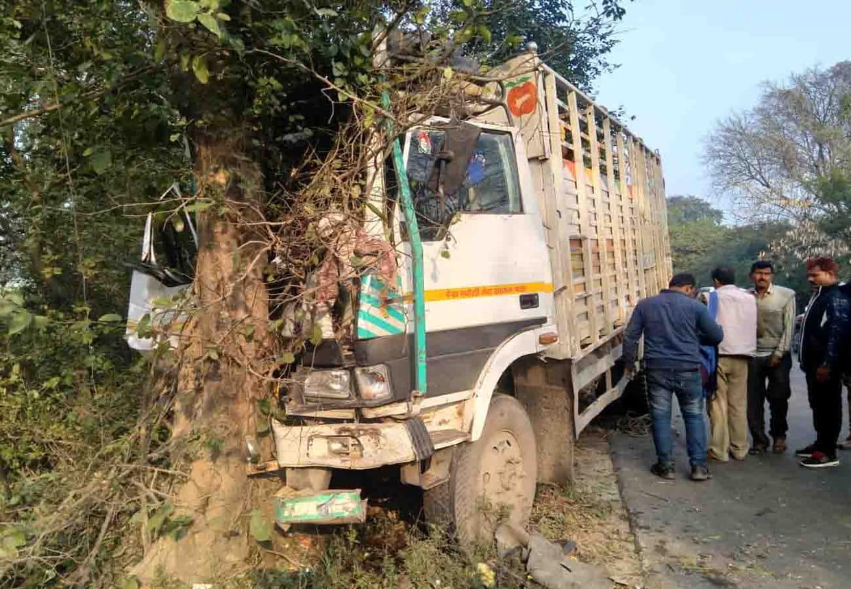 Road accident on Unnao Hardoi road, one died