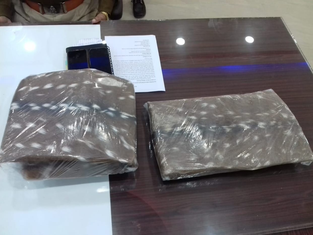 Smuggler arrested with two deer skin