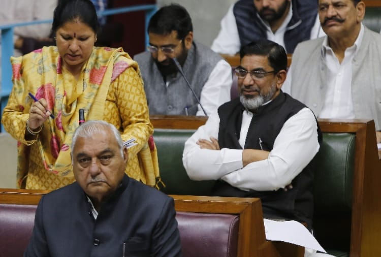 Congress and BJP MLAs clash with each other in Haryana Assembly