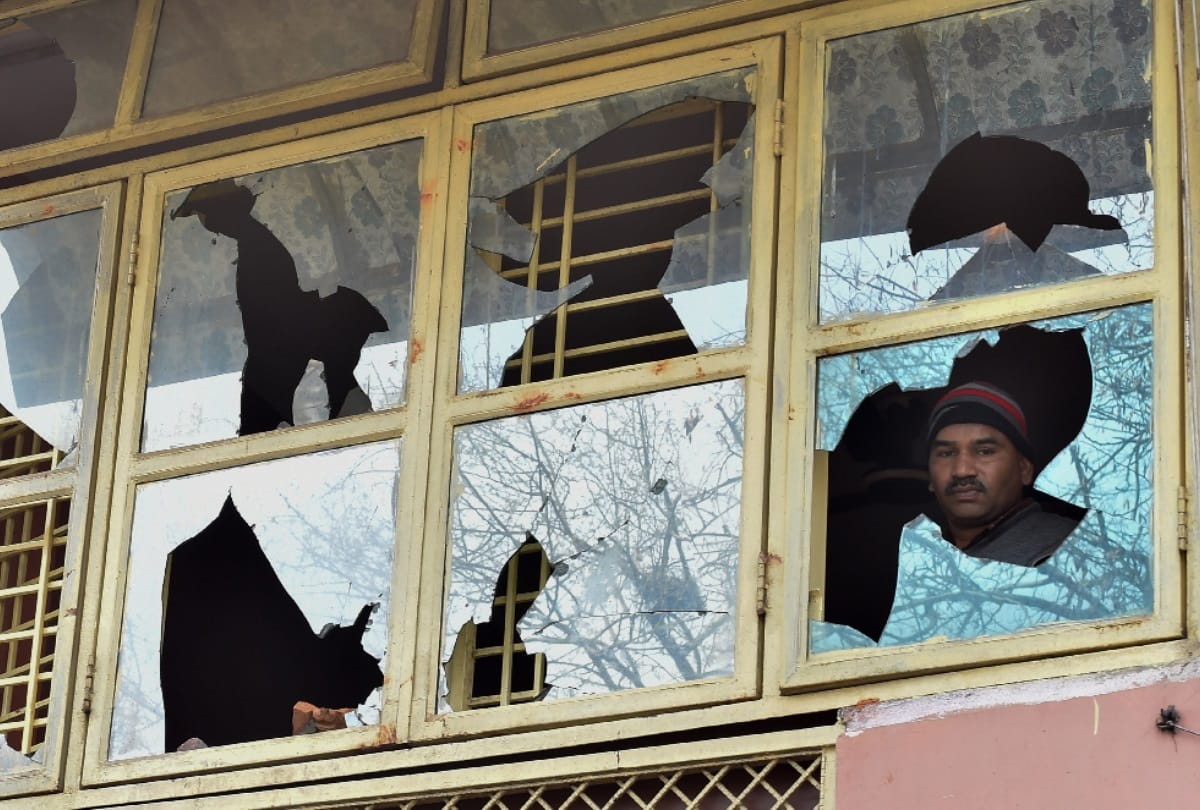Delhi violence force in lanes scariness in environment people watching from their windows in horror