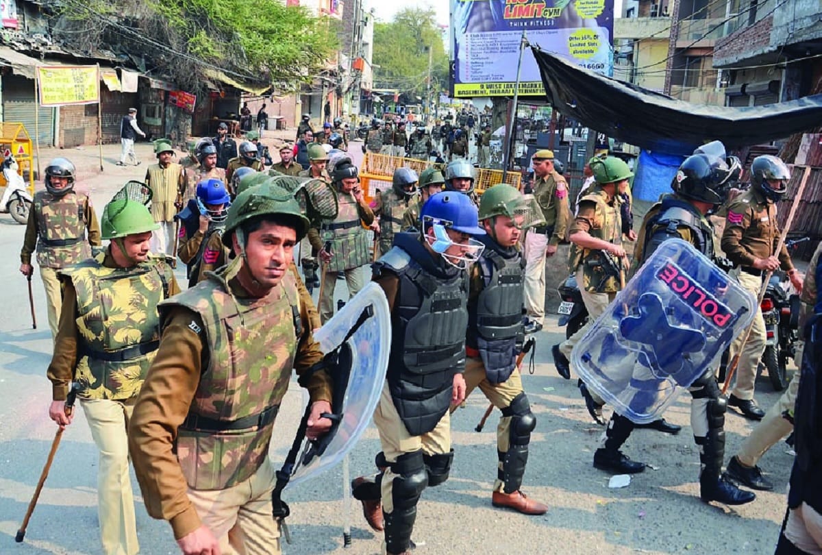 After the violence in Delhi, now a round of rumors in the streets, people coming out with sticks