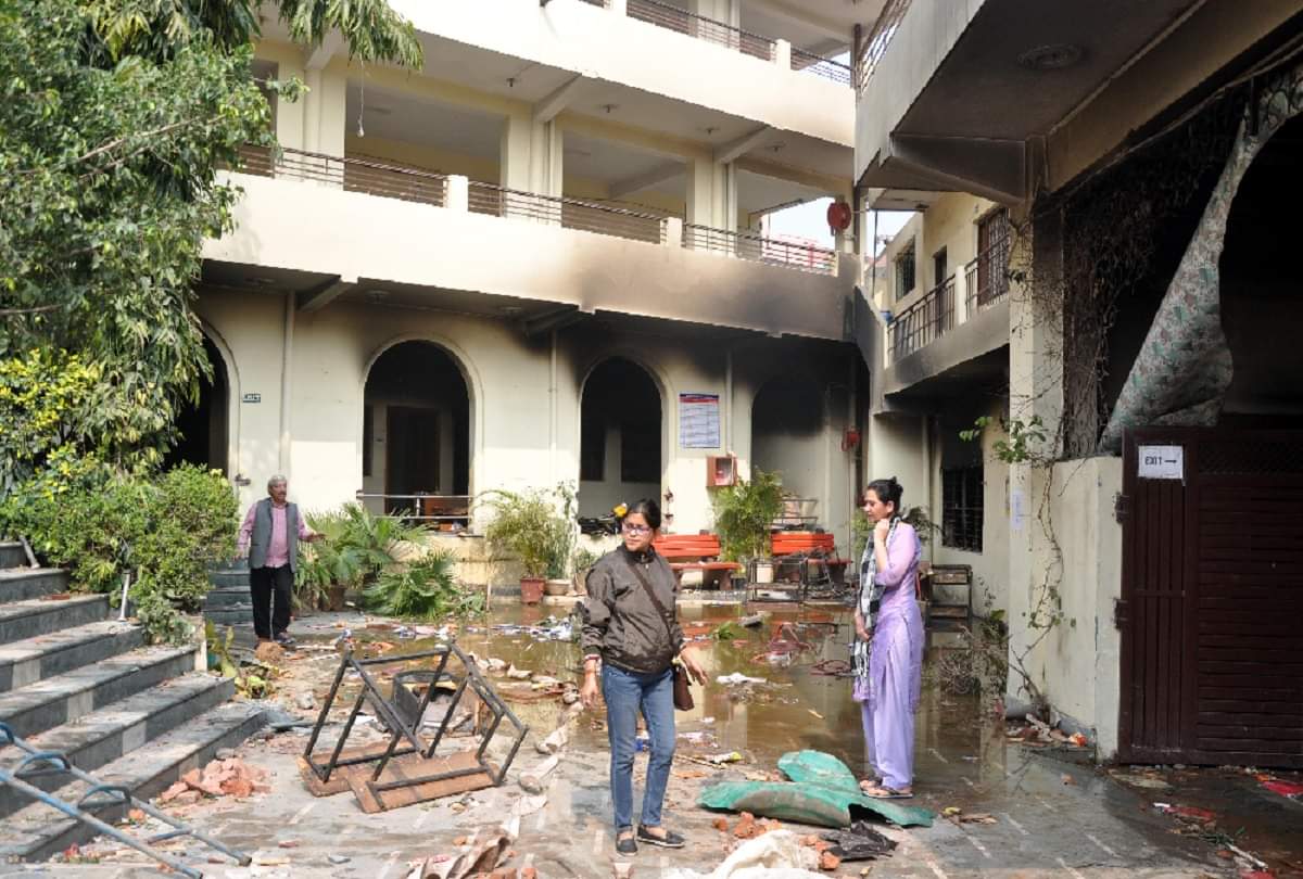 delhi violence shiv vihar school in Karawal Nagar mobs attacked petrol bomb