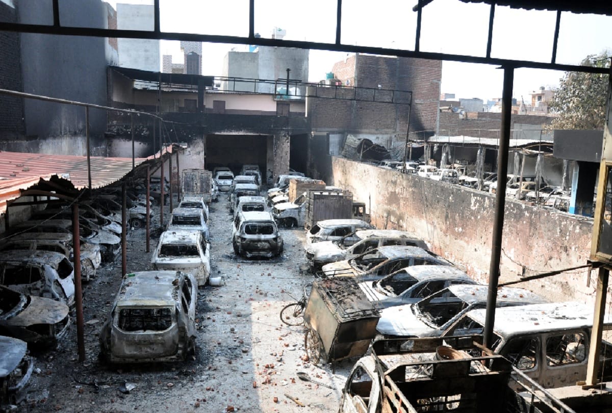 Delhi riots 2020 high court give bail to one accused in constable ratanlal murder case and other denied