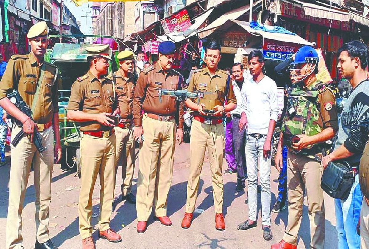 tight security in agra on juma ki Namaj
