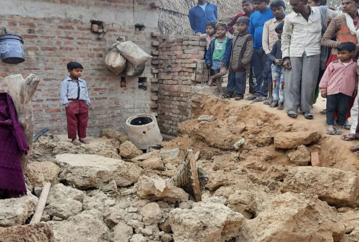 two died in house wall collapses in mainpuri