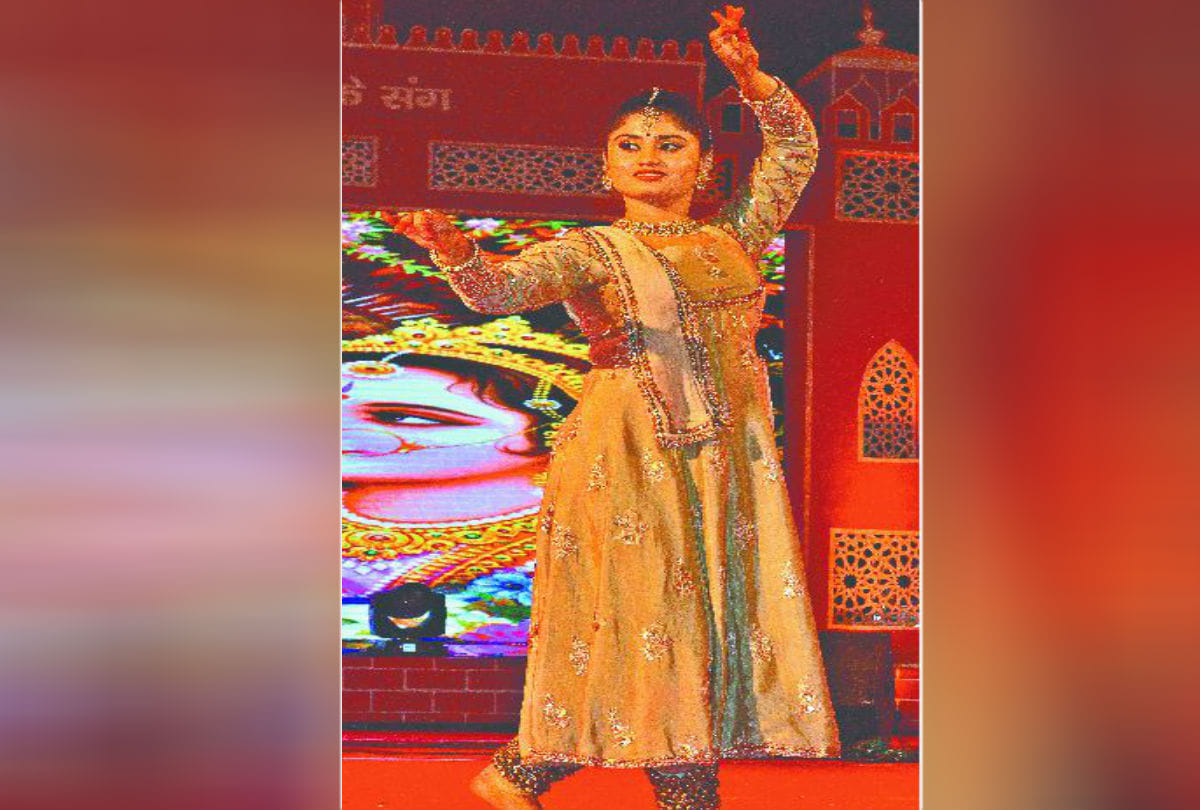 Kathak Dancer Ayushhi Dixit performs in Taj Mahotsav 2020