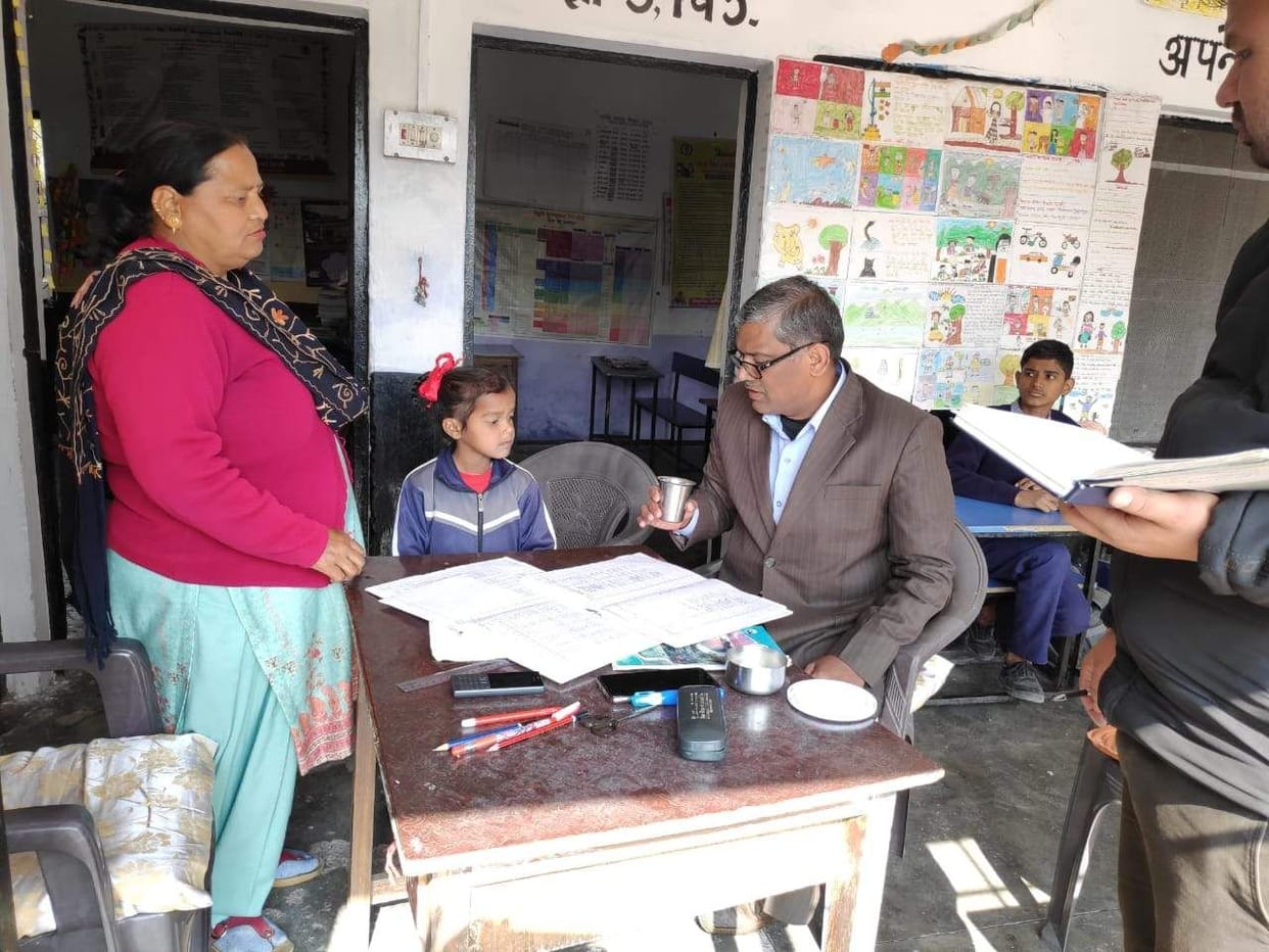 Medicines to children being distributed in registers