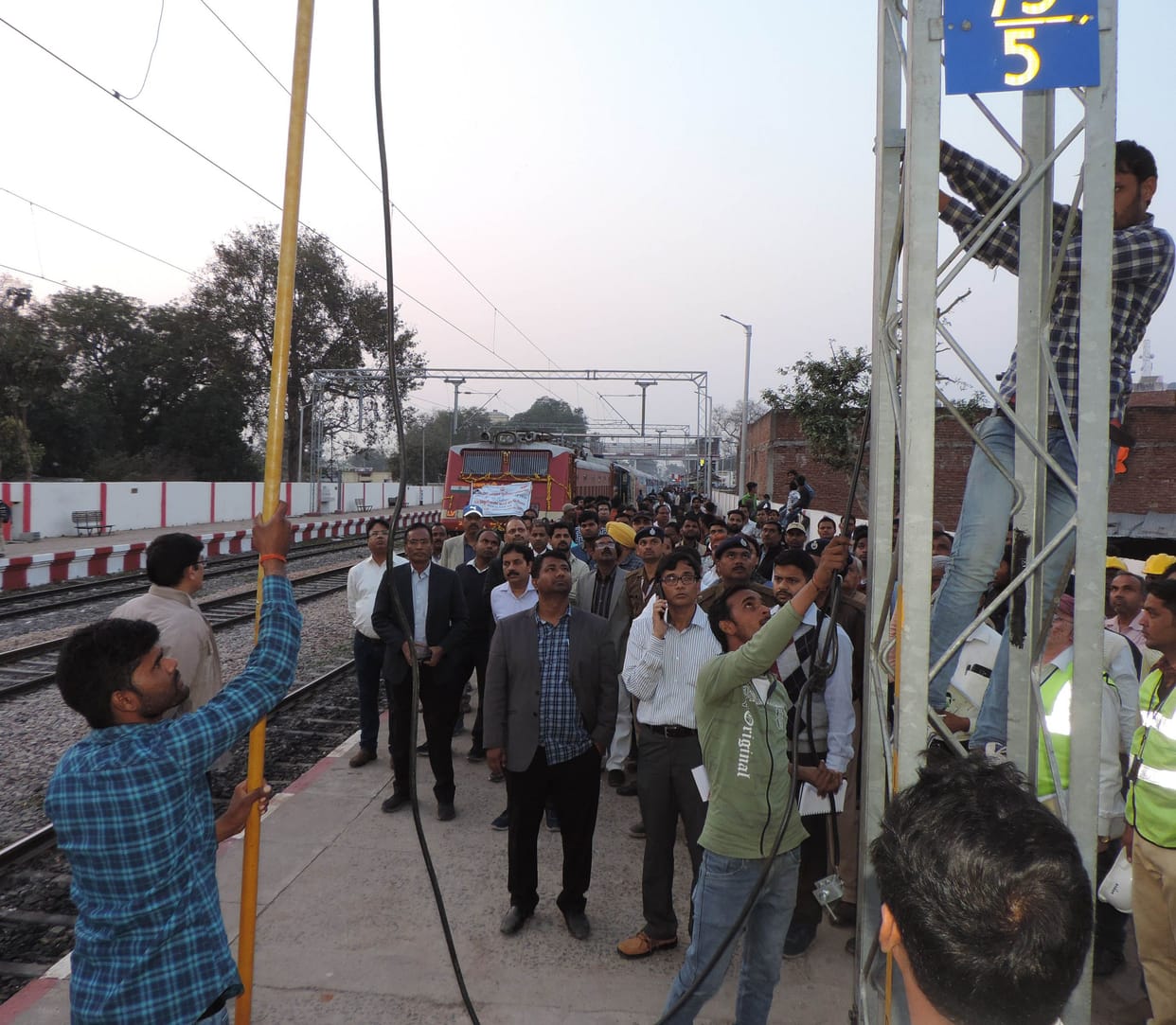 Electric train ran between Farrukhabad to Kannauj at a speed of 115 km