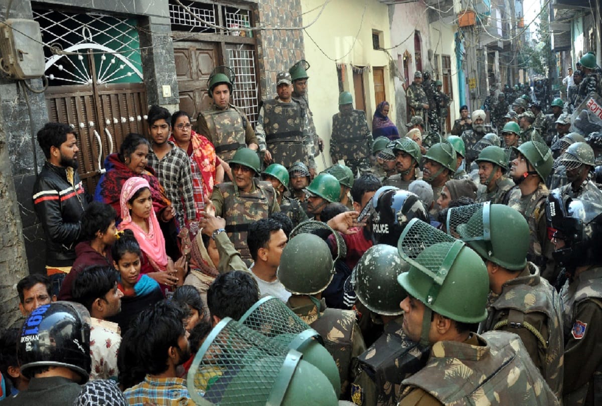 examples of humanity during Delhi violence