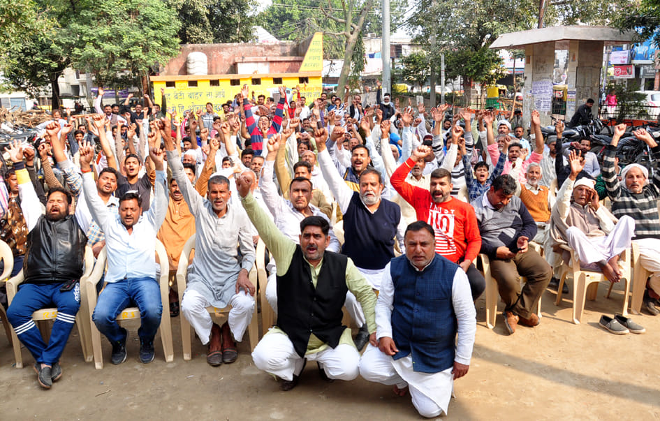 Dairy operators go on strike with family on the fifth day