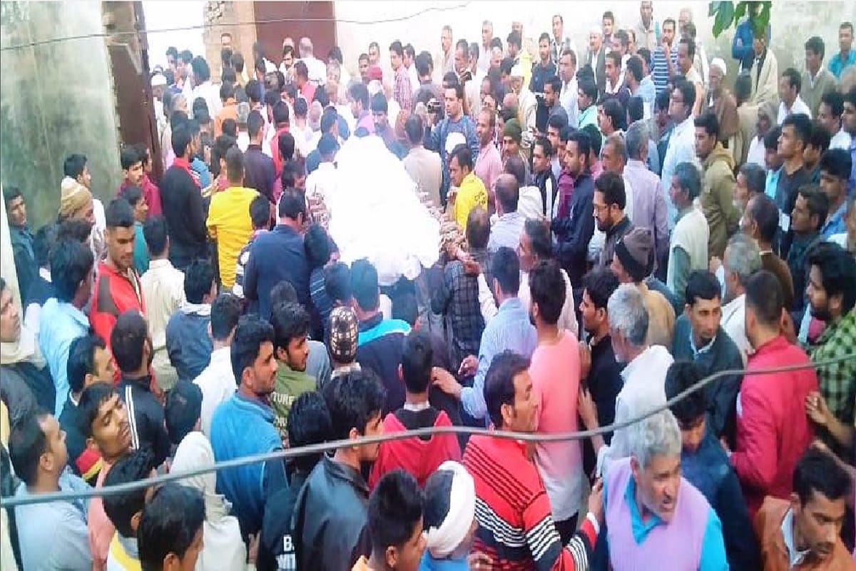 Constable Ankit Sharma of IB was cremated in the ancestral village Etawah at Muzaffarnagar