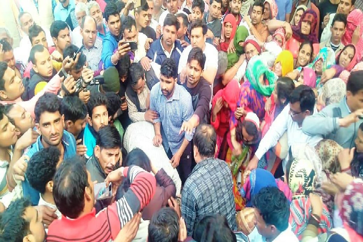 IB Constable Murder Case, Ankit Sharma was cremated in Etawah village of Muzaffarnagar