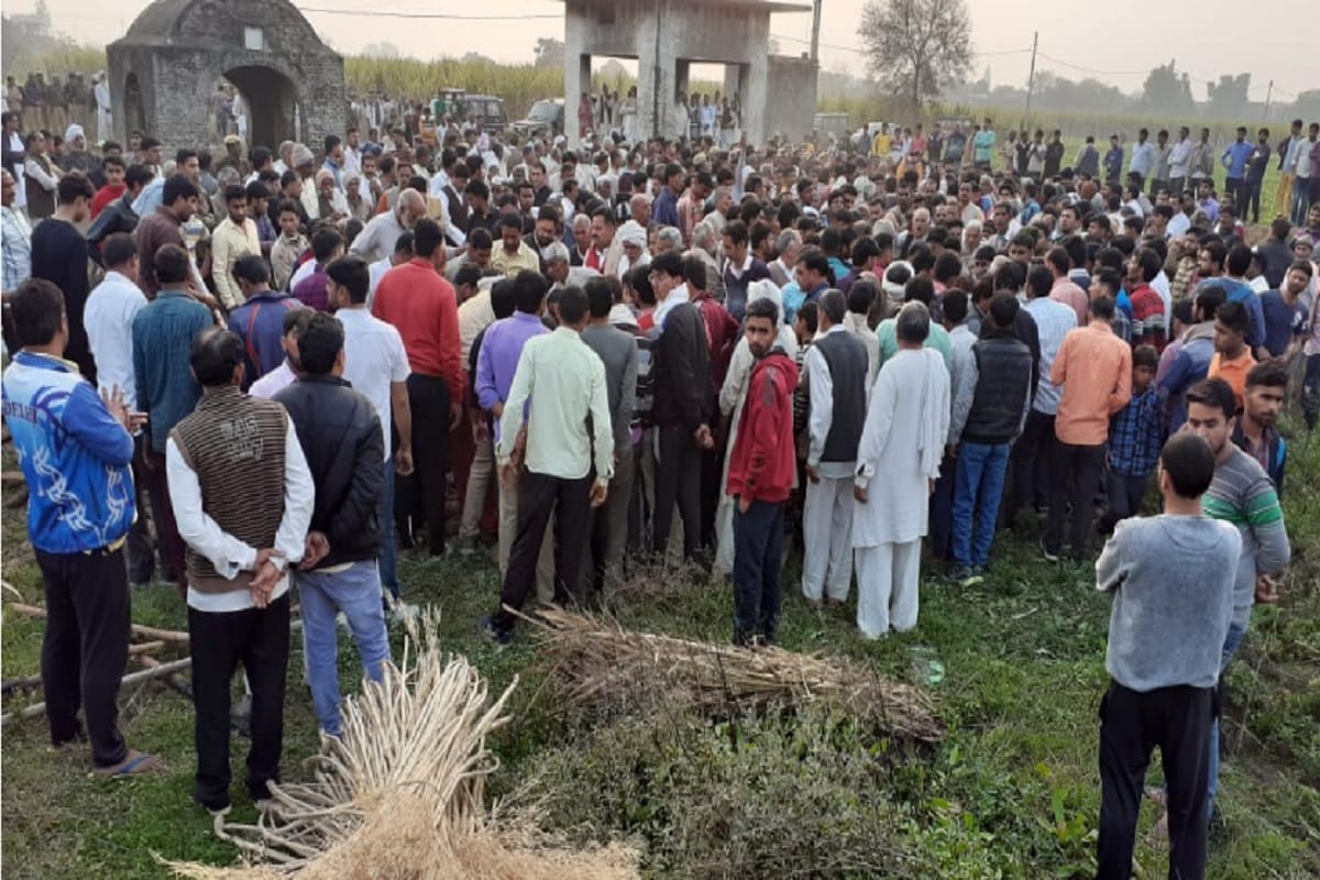 Constable Ankit Sharma of IB was cremated in the ancestral village Etawah at Muzaffarnagar