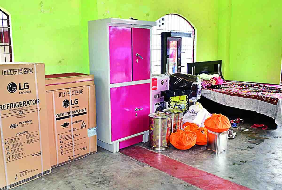Bride refused to marry due to old jewelery