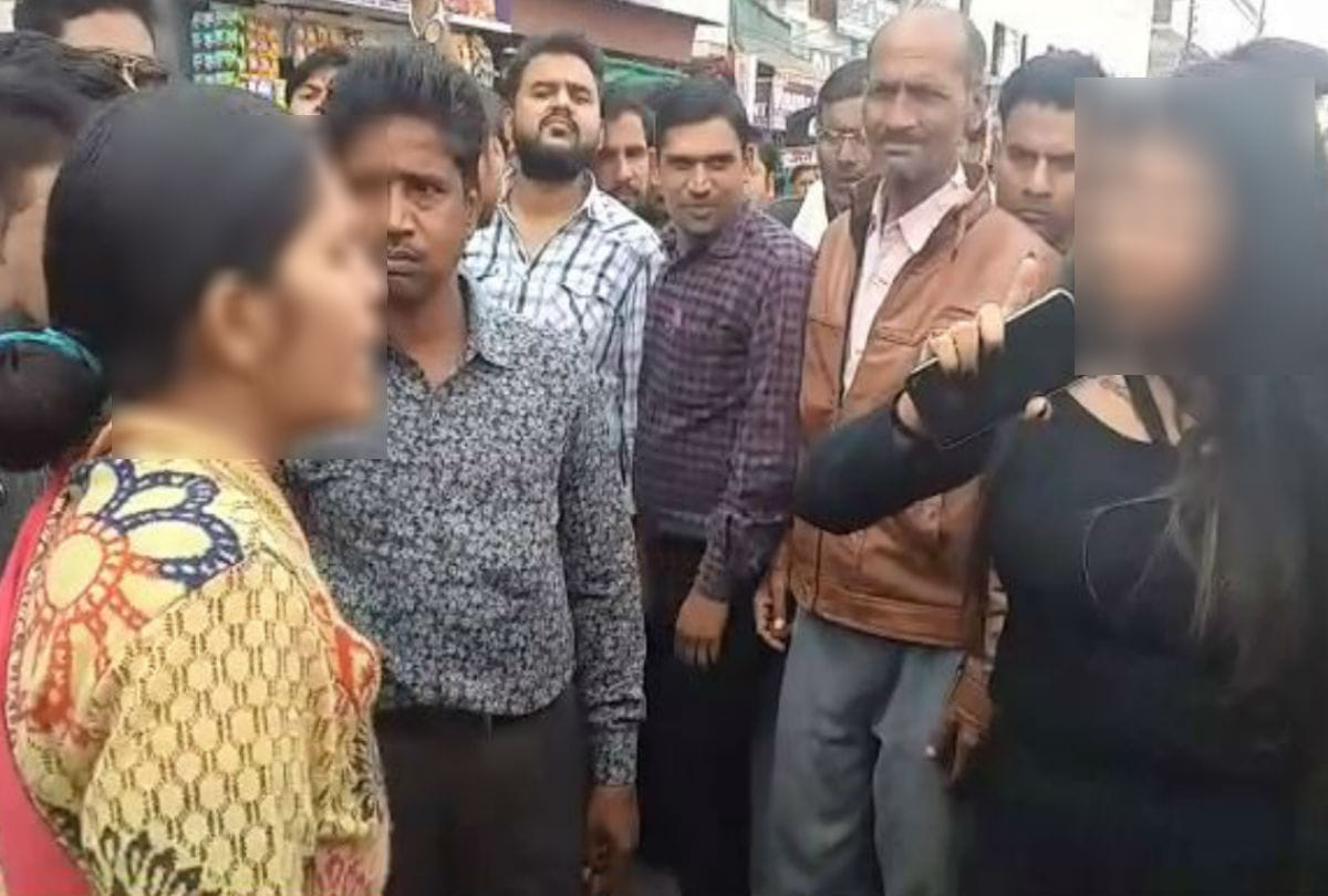 woman caught her husband with girlfriend in firozabad