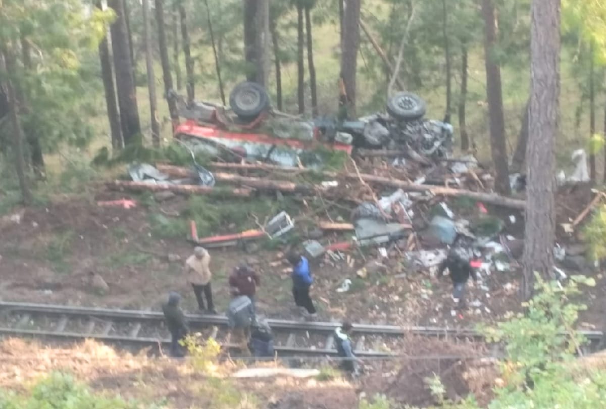 Tanker fell on railway track after collision, movement of trains stalled for five house