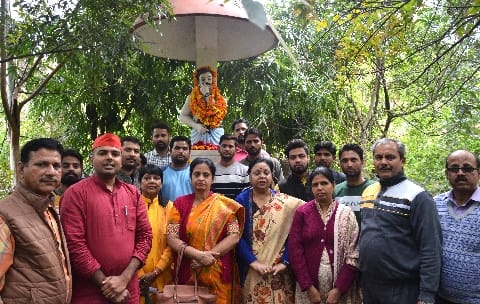 Uproar over demand for garland on Chandra Shekhar Azad's statue