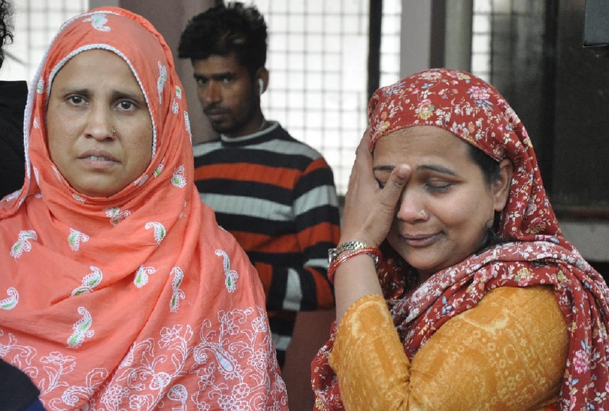 delhi violence see photos Sad family in memory of their loved ones