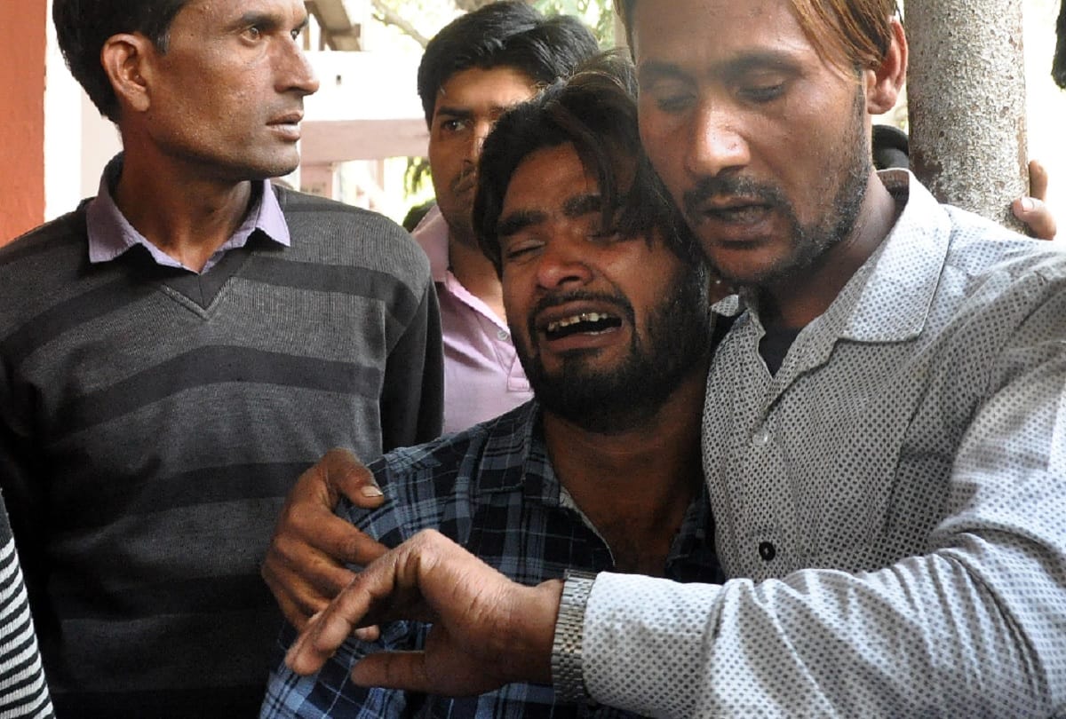 delhi violence see photos Sad family in memory of their loved ones