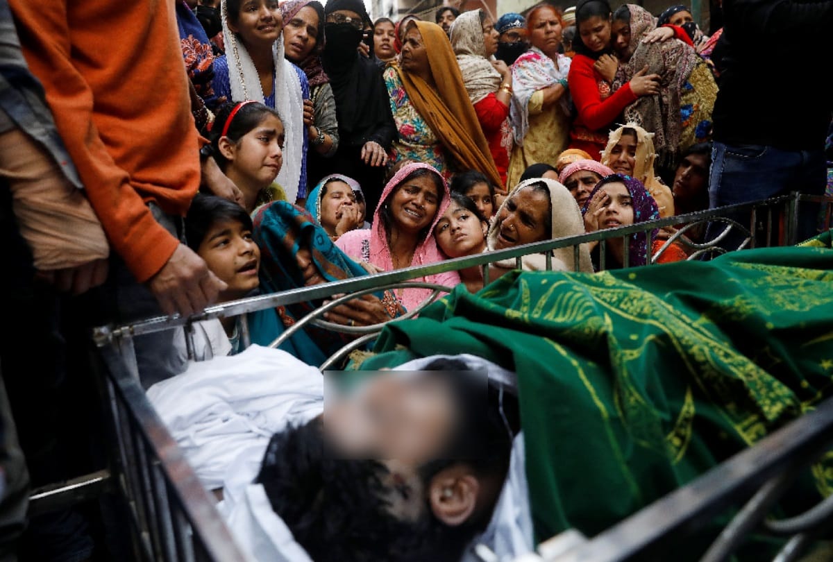 Identifying dead body with nails and hands and feet after death in delhi violence