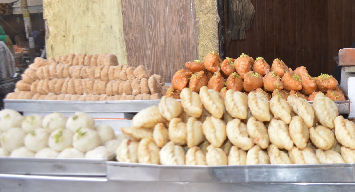 Hathras: Expiry date will be written on a box of open sweets