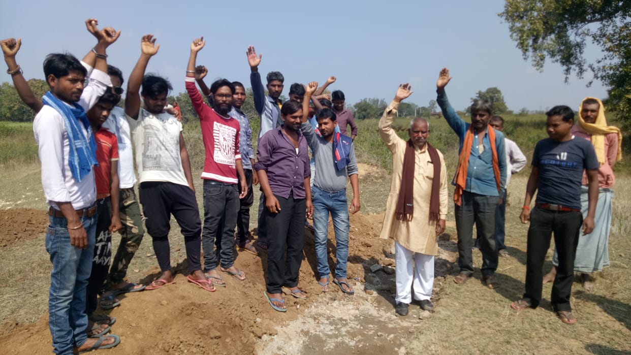 Angry villagers stopped working due to poor construction of Ulya