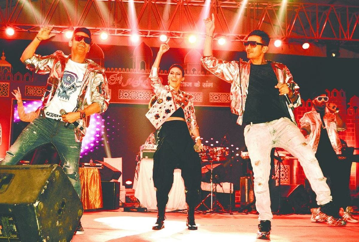 bollywood singer meet brothers performs in Taj Mahotsav 2020