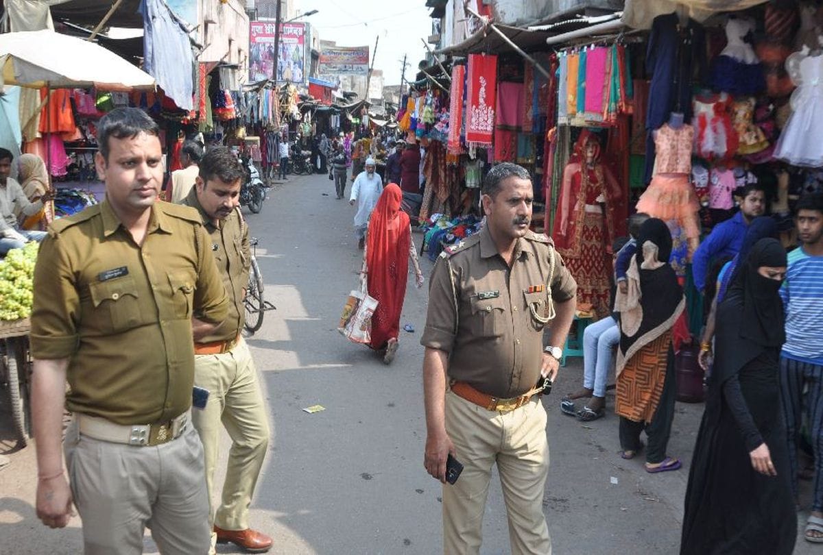 Juma Ki Namaj In High Security Dm and Ssp Agra At Places