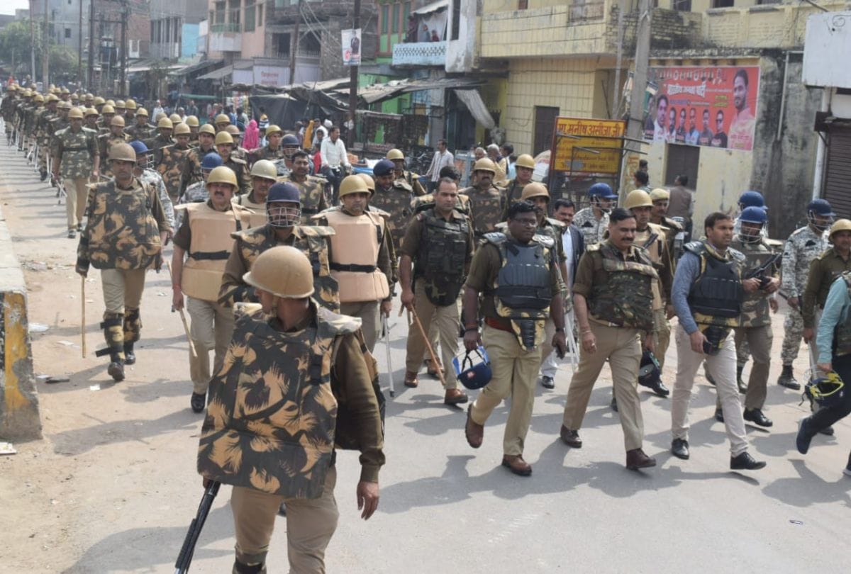 Police flag march on jume ki namaj in firozabad
