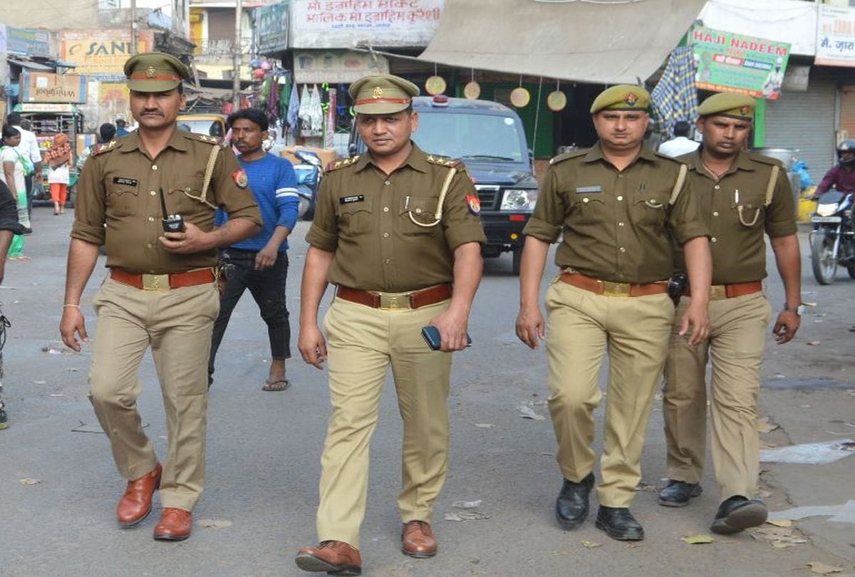 tight security in agra on juma ki Namaj