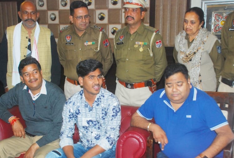Indian Idol 11 winner Sunny hindustani reached at home got warm welcome