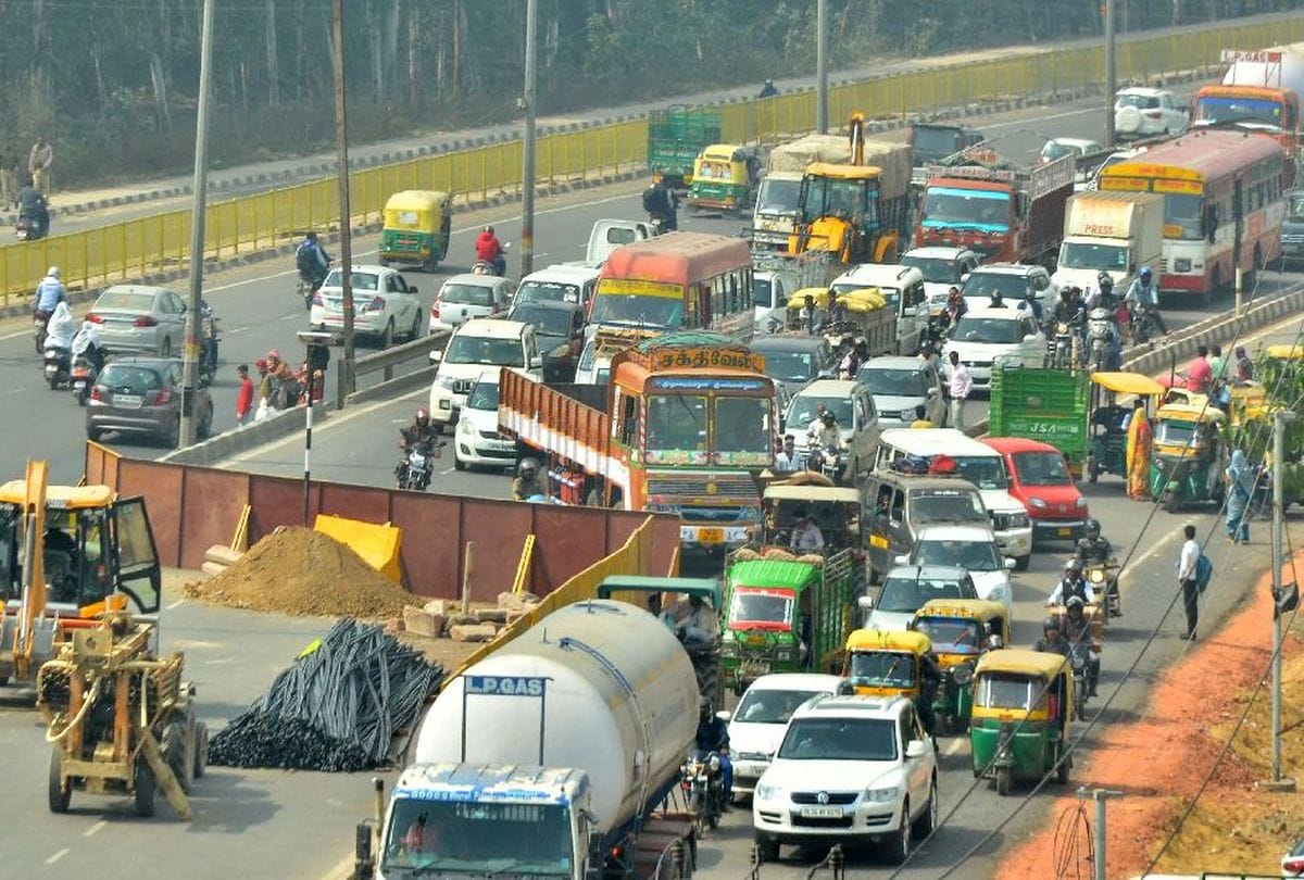One Way Road Block On National Highway 2 Work For Flyover