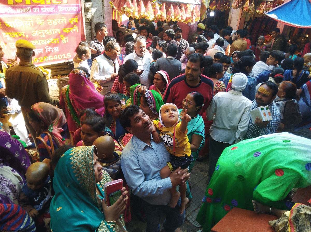 devotees puja visit Vindhyavasini temple mirzapur