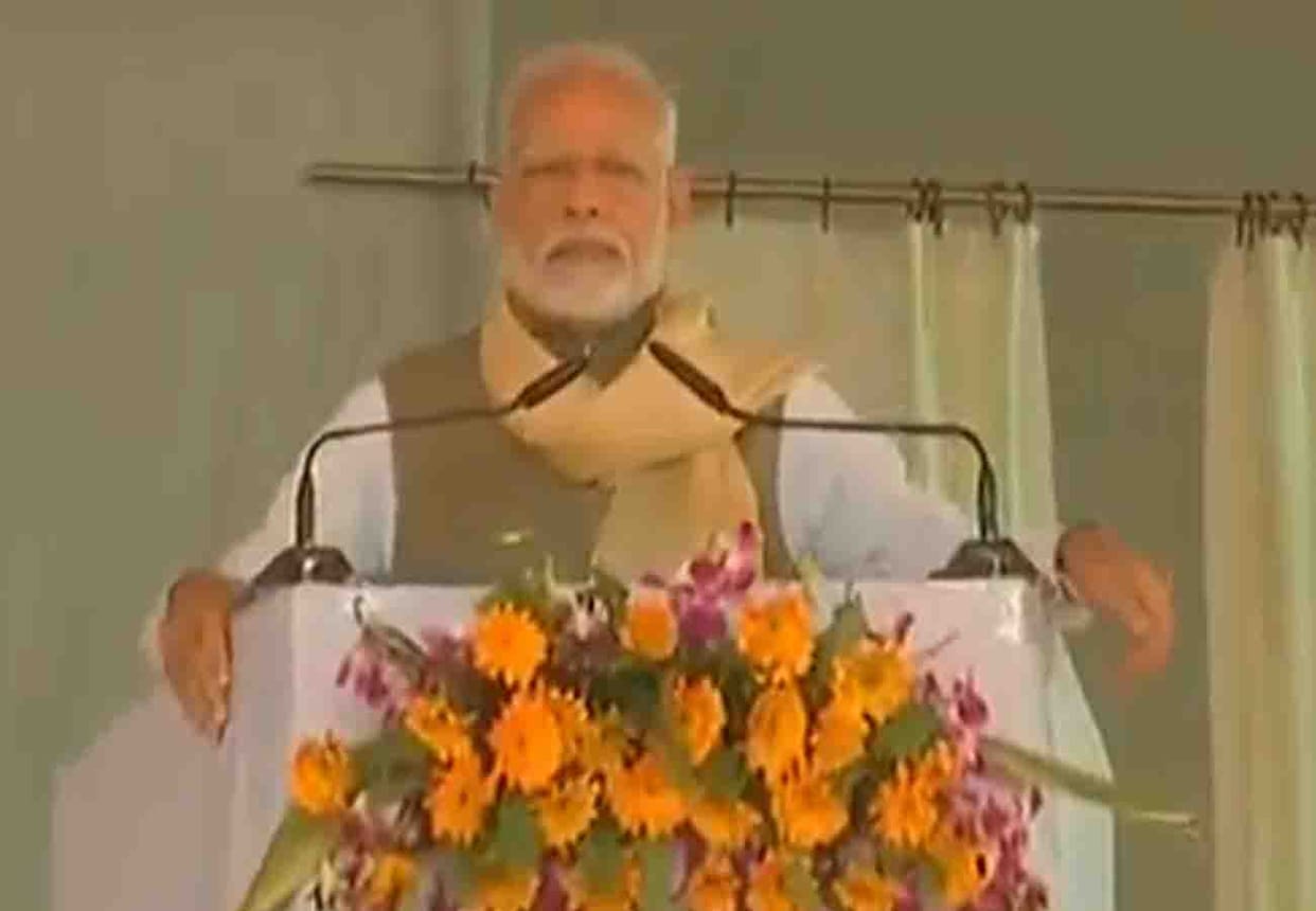 pm modi reached chitrakoot, bundelkhand expressway, live updates
