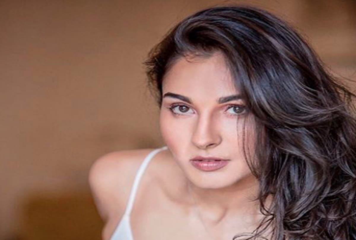 South actress Andrea Jeremiah says tired doing bedroom scenes