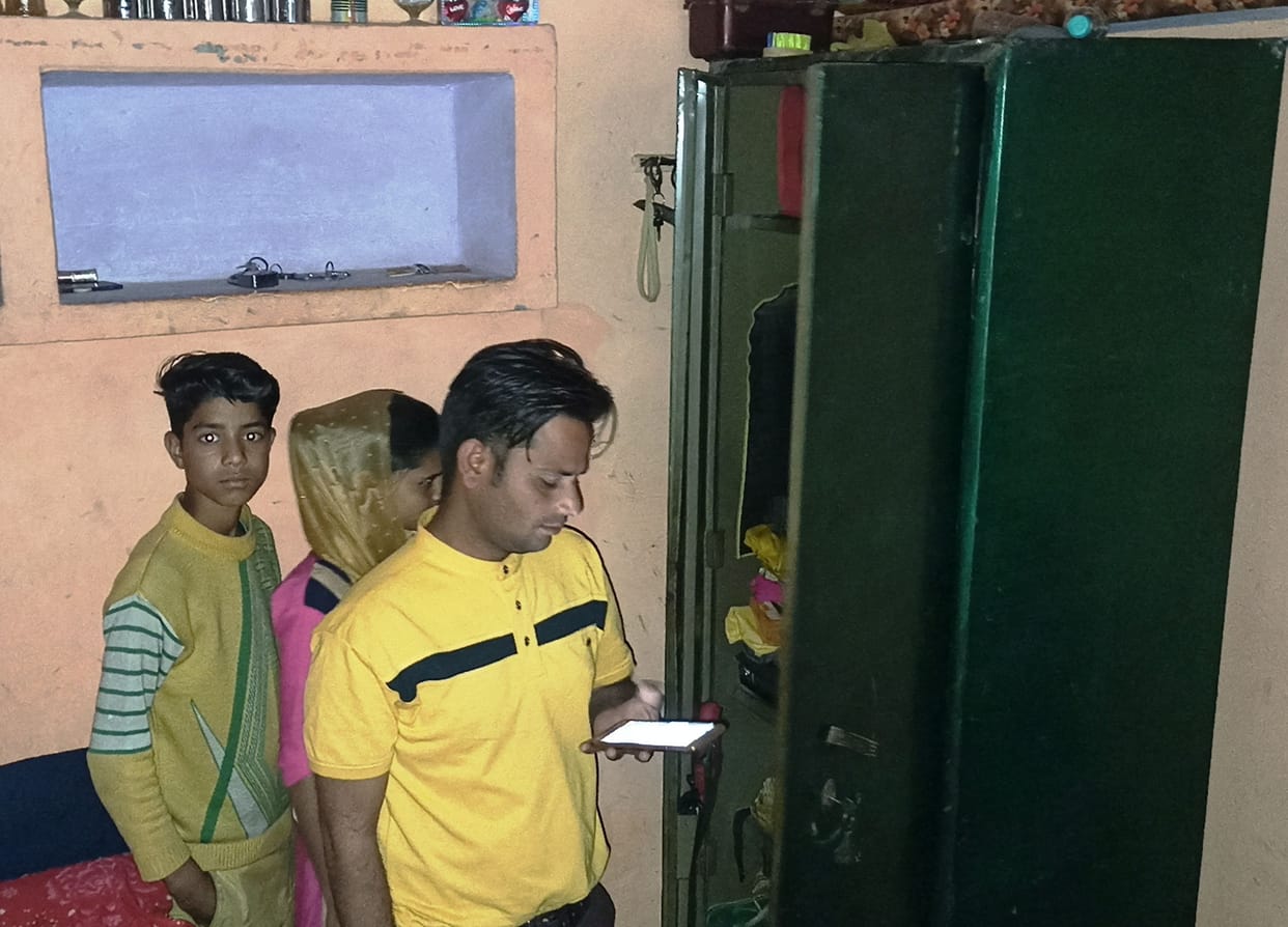 Hathras: The family went to the wedding ceremony, the thieves cleaned the house from behind