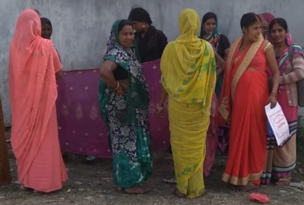 New Baby Born on Road side in Kushinagar