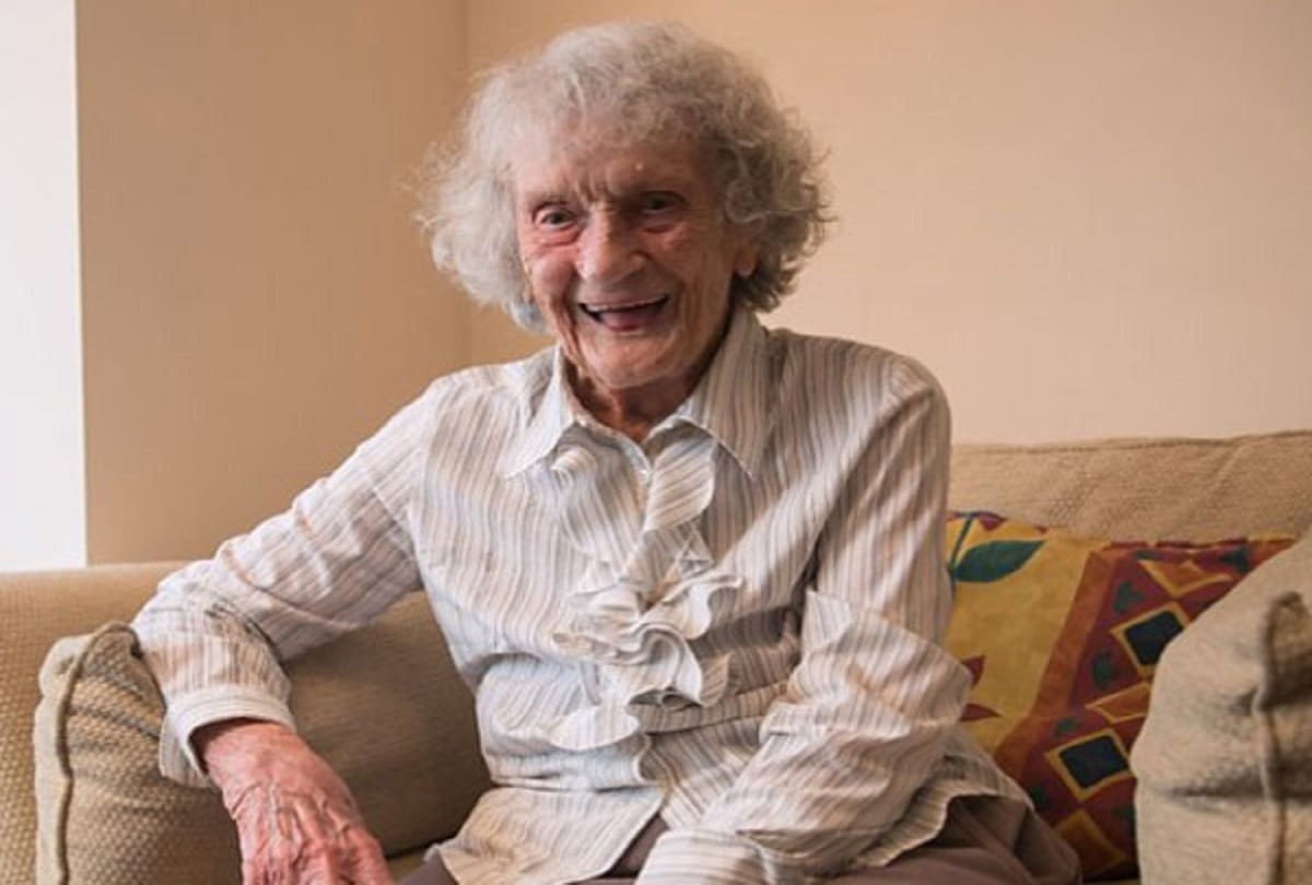 100 years old woman celebrates 25th birthday on leap year