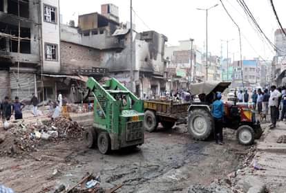 7 truck stones found near the house of Councilor Tahir Hussain