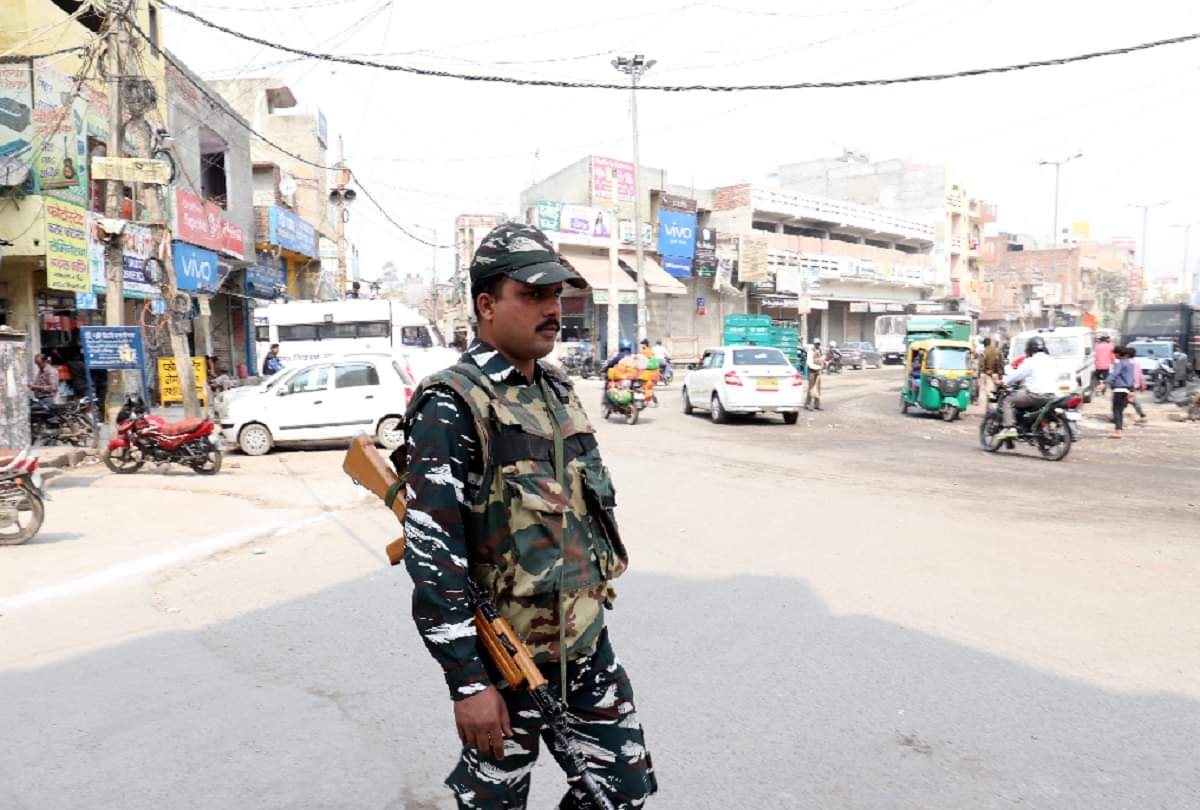 7 truck stones found near the house of Councilor Tahir Hussain