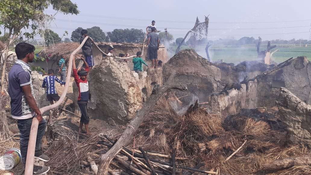 Seven huts burnt due to fire