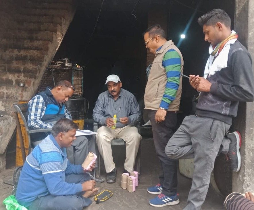 Hathras: FDA team samples mawa, gram flour, semolina