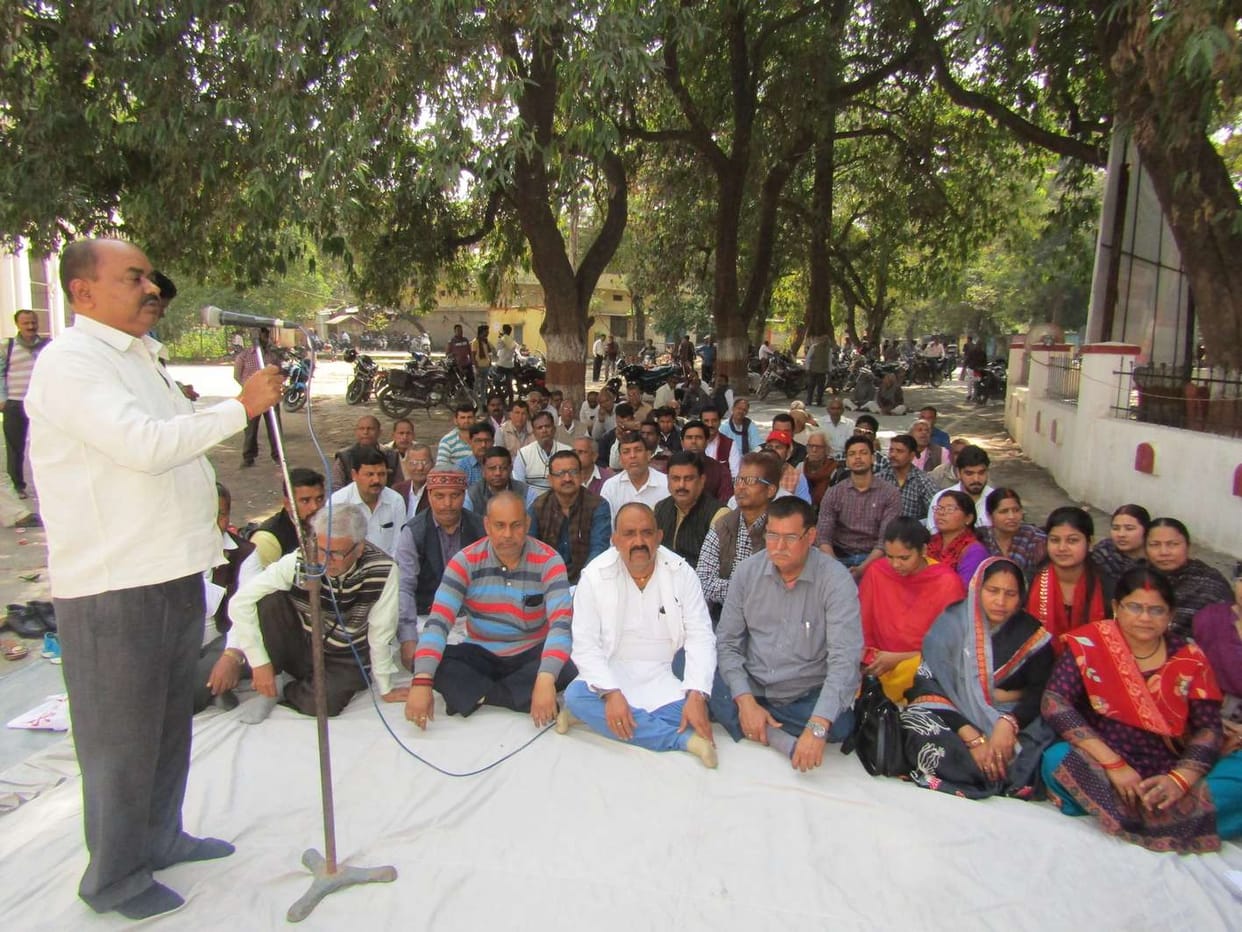 Strike of employees postponed on the assurance of the magistrate