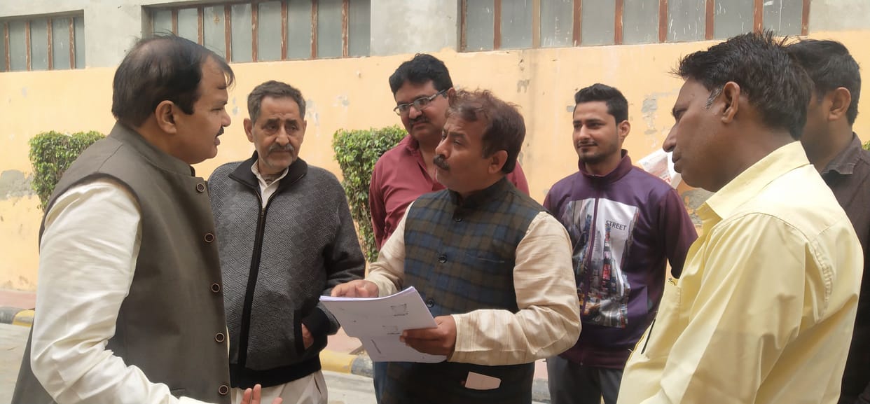 shopkeeper meet nigam commissioner and demand for shop registry