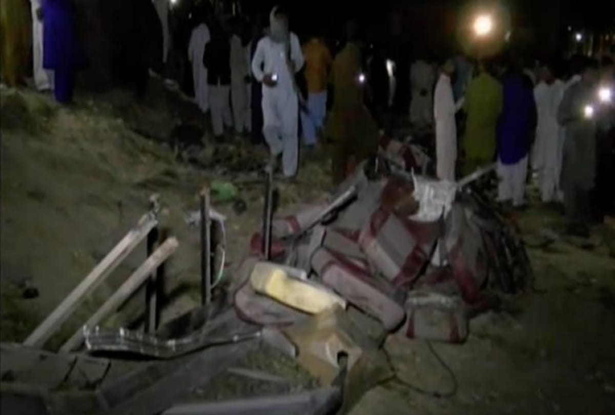 Many people dead and injured in a collision between a bus and Pakistan Express Train in Sindh