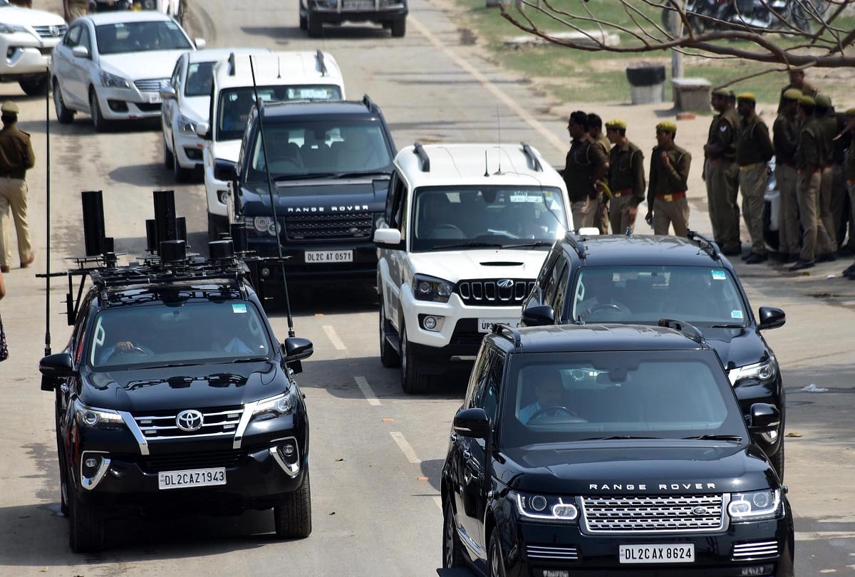 Rehearsal of Dummy Fleet in the circle of paramilitary in view of PM Modi's arrival in Prayagraj